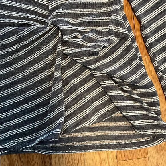 Umgee Striped Large Long Sleeve Top - Blue and White - Picture 5 of 6